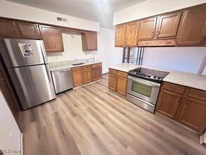 5458 SOM Center Road in Willoughby, OH - Building Photo - Building Photo