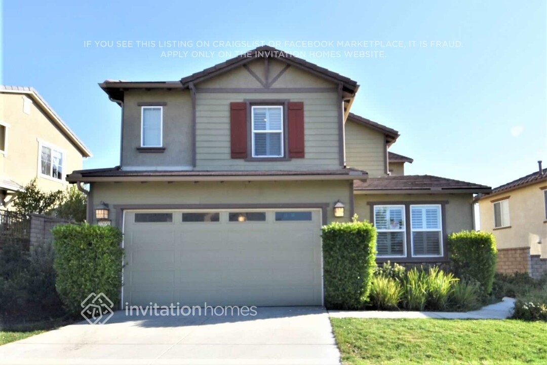 22650 Dragonfly Ct in Santa Clarita, CA - Building Photo