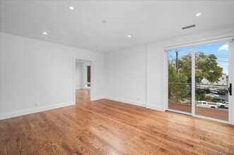 422 E Boston Post Rd in Mamaroneck, NY - Building Photo - Building Photo