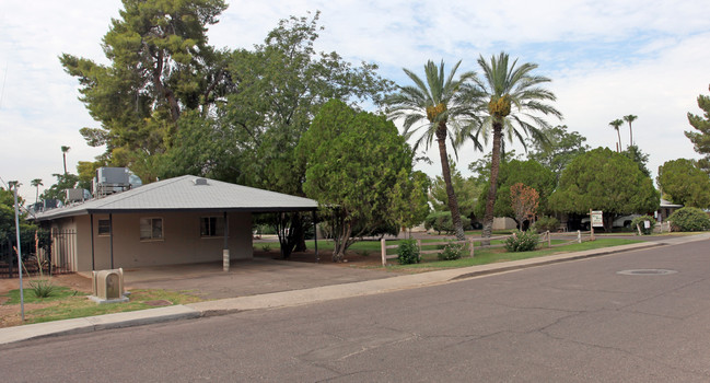 Water Song Manor in Phoenix, AZ - Building Photo - Building Photo