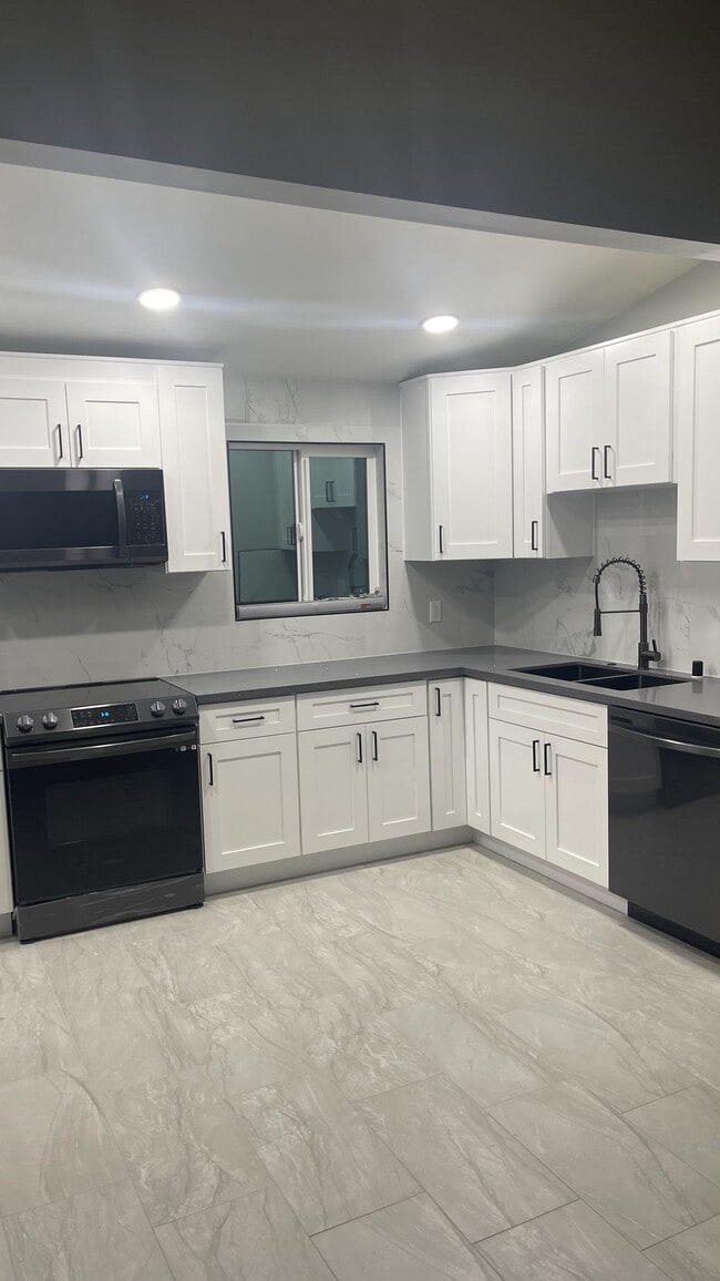 property at 1317 Marline Ave