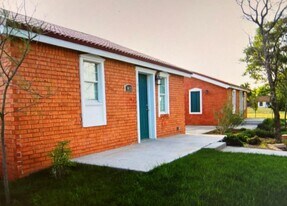 1013 NE Mustang Dr in Andrews, TX - Building Photo