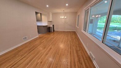 675 Verdant Dr in Elm Grove, WI - Building Photo - Building Photo