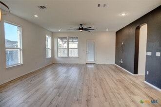 615 Dogwood St in Lockhart, TX - Building Photo - Building Photo