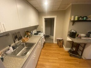 352 E St, Unit #1 in Boston, MA - Foto de edificio - Building Photo