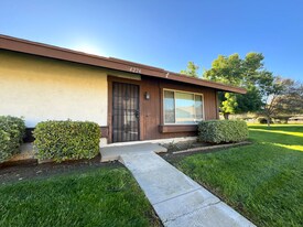 4224 Kingsbury Pl in Riverside, CA - Building Photo