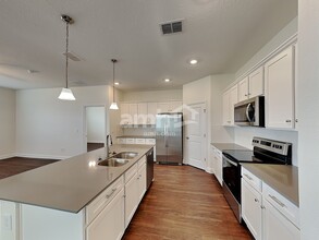 1308 Sky Lks Dr in St. Cloud, FL - Building Photo - Building Photo