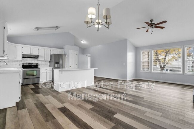 2339 Lindsay Wood Ln in Sandy, UT - Building Photo - Building Photo