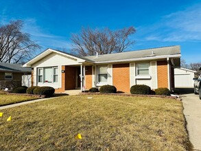 925 W 187th St, Unit 910 E 8th St Unit 108 B in Glenwood, IL - Building Photo - Building Photo