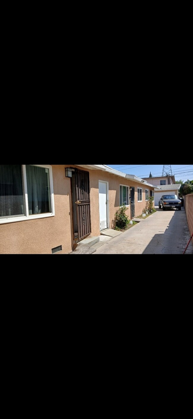 8928 Elizabeth Ave, Unit B