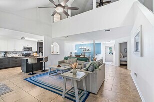 5111 Keystone Dr in Gulf Breeze, FL - Building Photo