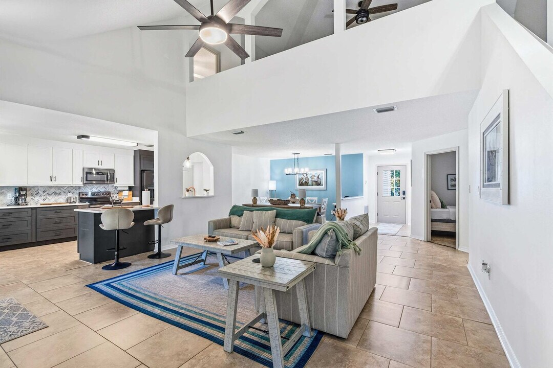 5111 Keystone Dr in Gulf Breeze, FL - Building Photo