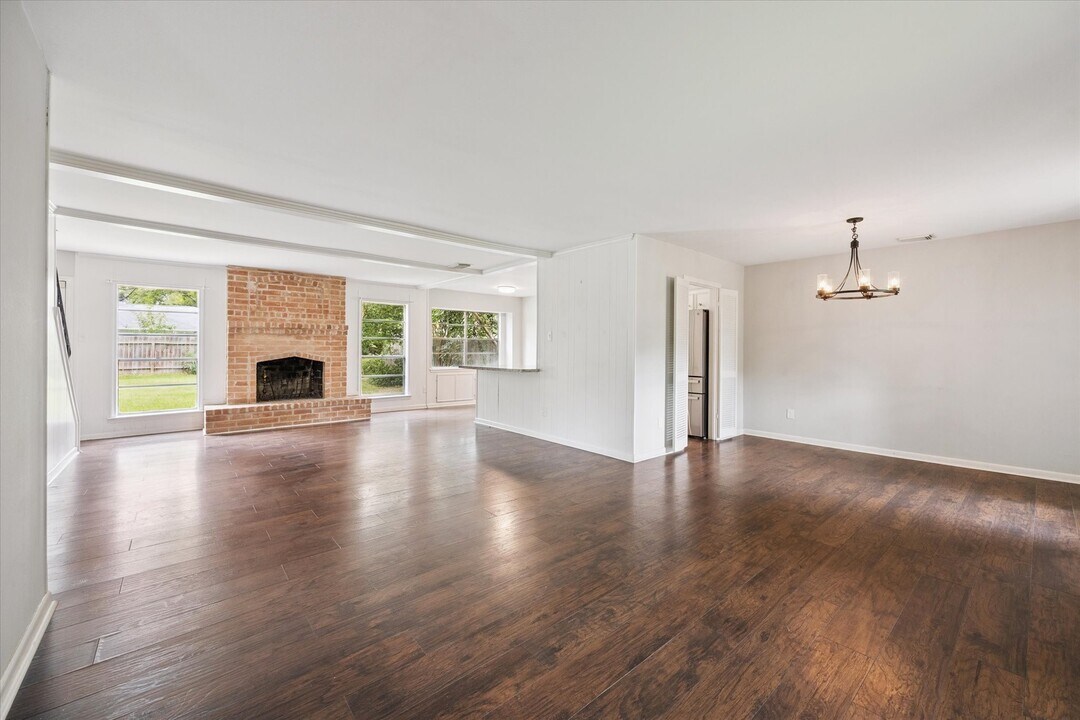 12710 Westleigh Dr in Houston, TX - Building Photo