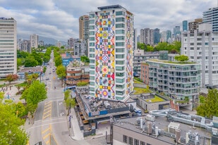 Muro in Vancouver, BC - Building Photo