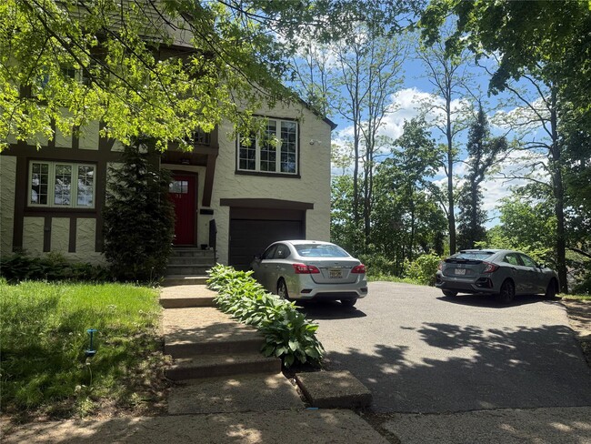 31 Nutgrove St in White Plains, NY - Building Photo - Building Photo
