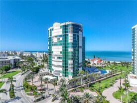 3971 Gulf Shore Blvd N in Naples, FL - Building Photo