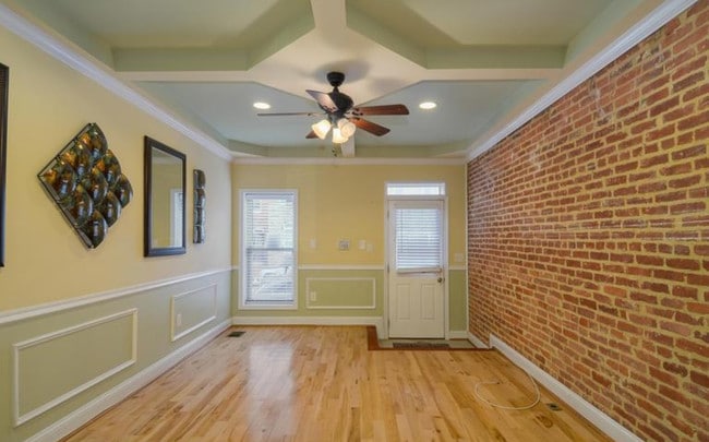 2326 E Fayette St in Baltimore, MD - Building Photo - Building Photo