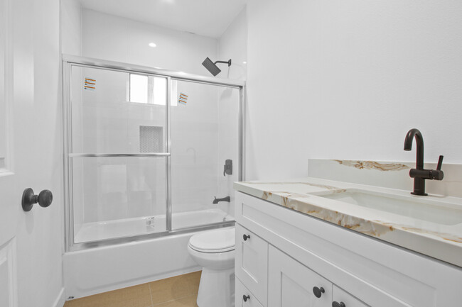 7636 Morella Ave in North Hollywood, CA - Building Photo - Building Photo