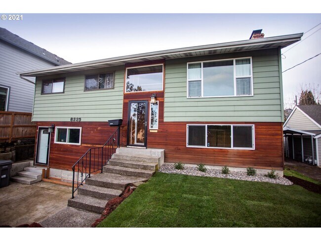 8325 SW Terwilliger Blvd, Unit B in Portland, OR - Foto de edificio - Building Photo