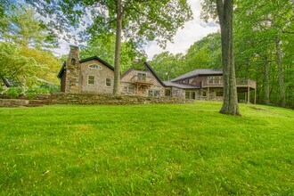 40 Looking Glass Hill Rd in Litchfield, CT - Foto de edificio - Building Photo