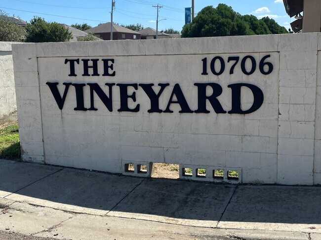 10706 International Blvd in Laredo, TX - Building Photo - Building Photo