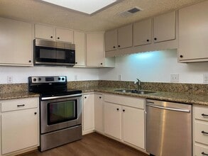 807 Country Club Dr SE in Rio Rancho, NM - Building Photo - Building Photo