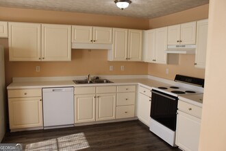 2116 Charter Ln in Lithonia, GA - Building Photo - Building Photo