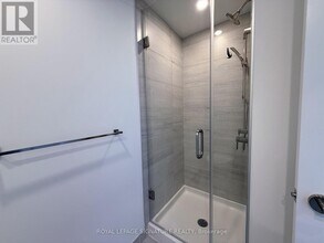 1 Fairview Rd E in Mississauga, ON - Building Photo - Building Photo