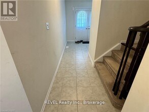 10 Vaughn Dr in Thorold, ON - Building Photo - Building Photo