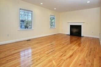 27 Sullivan Ave in Newton, MA - Building Photo - Building Photo