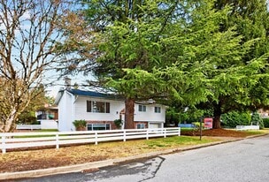 21099 Berry Ave in Maple Ridge, BC - Building Photo