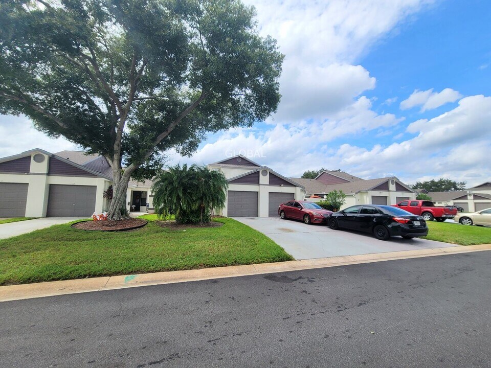 69 Lakepointe Cir in Kissimmee, FL - Foto de edificio