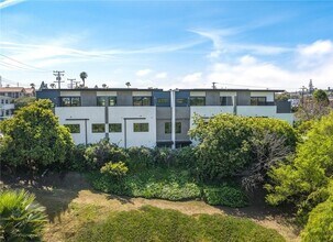 617 Aviation Way in Manhattan Beach, CA - Building Photo - Building Photo