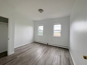 272 1st St, Unit 6 in Elizabeth, NJ - Foto de edificio - Building Photo