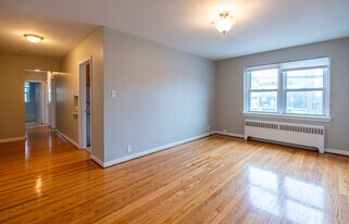 The Townhouse in Winnipeg, MB - Building Photo