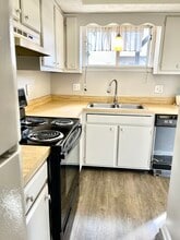 589 Delzan Plz, Unit 4 in Lexington, KY - Foto de edificio - Building Photo