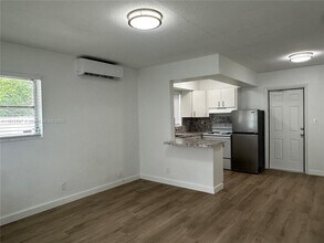 1045 NE 15th St in Fort Lauderdale, FL - Building Photo - Building Photo