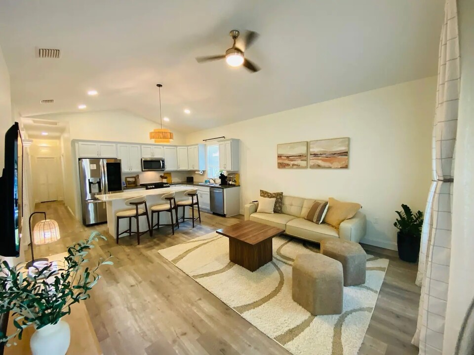 14 Seminole Ave in Palm Coast, FL - Foto de edificio