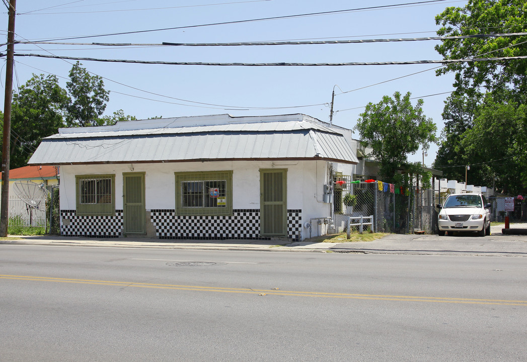 Cozy Cottage Apartments in San Antonio, TX - Building Photo