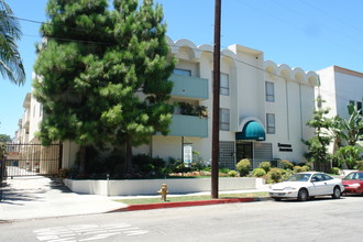 Kennington Apartments in Sherman Oaks, CA - Building Photo - Building Photo