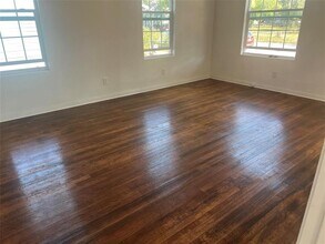 1003 Merchant St in El Campo, TX - Building Photo - Building Photo