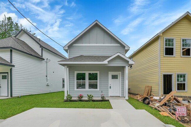 16684 E Ivanhoe St in Montgomery, TX - Building Photo - Building Photo