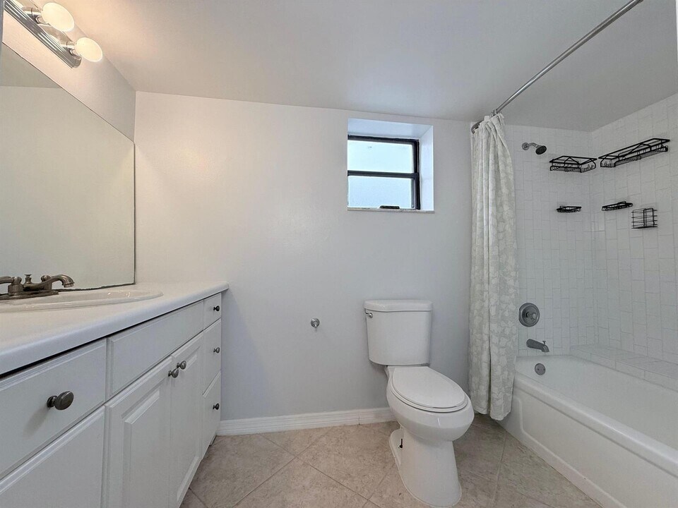 1720 N Congress Ave, Unit 404 in West Palm Beach, FL - Building Photo