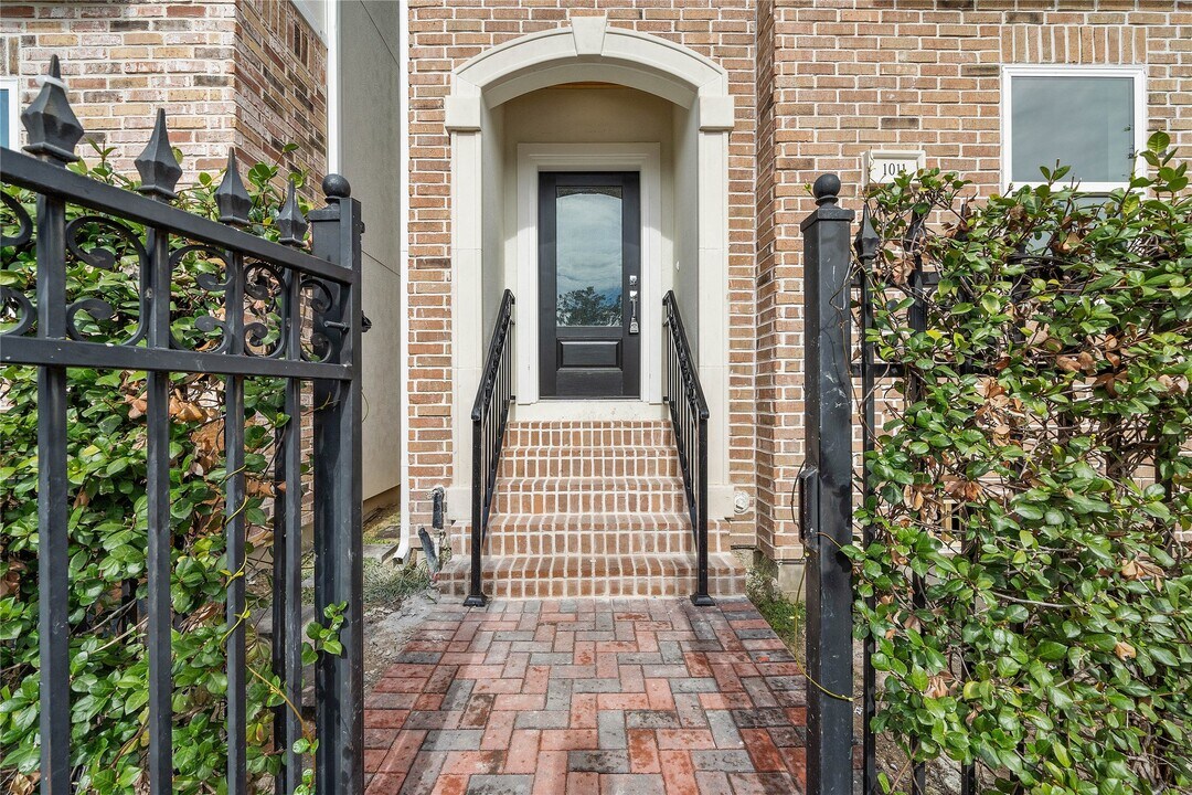 1011 E 28th St in Houston, TX - Building Photo