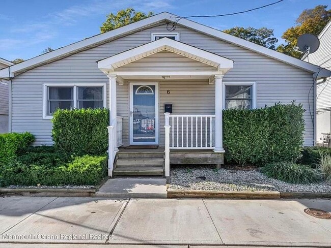 6 Locust St in Highlands, NJ - Building Photo - Building Photo