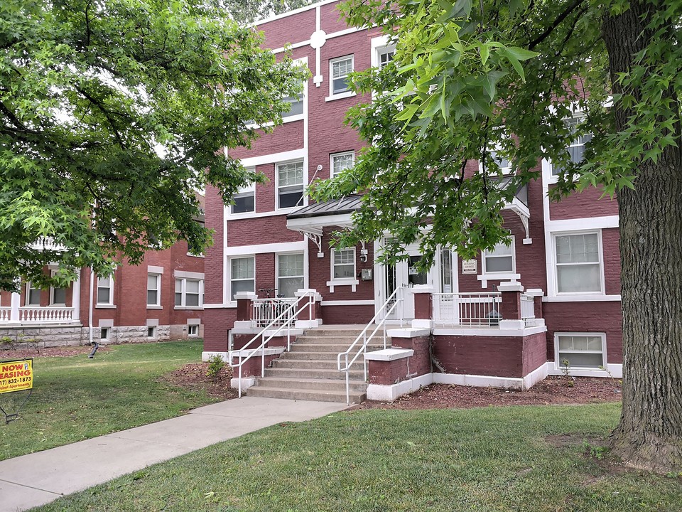 Walnut Apartments in Springfield, MO - Building Photo