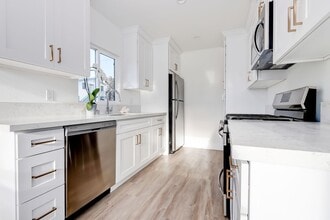 350 Hermosa Ave in Hermosa Beach, CA - Building Photo - Building Photo