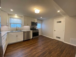 128 Cheryl Ln in Holliston, MA - Building Photo - Building Photo