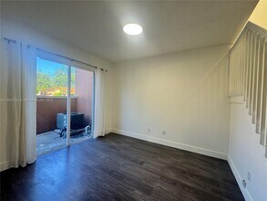 5004 S Harbor Isles Dr in Fort Lauderdale, FL - Building Photo - Building Photo