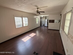 108 Ash St in Interlachen, FL - Building Photo - Building Photo